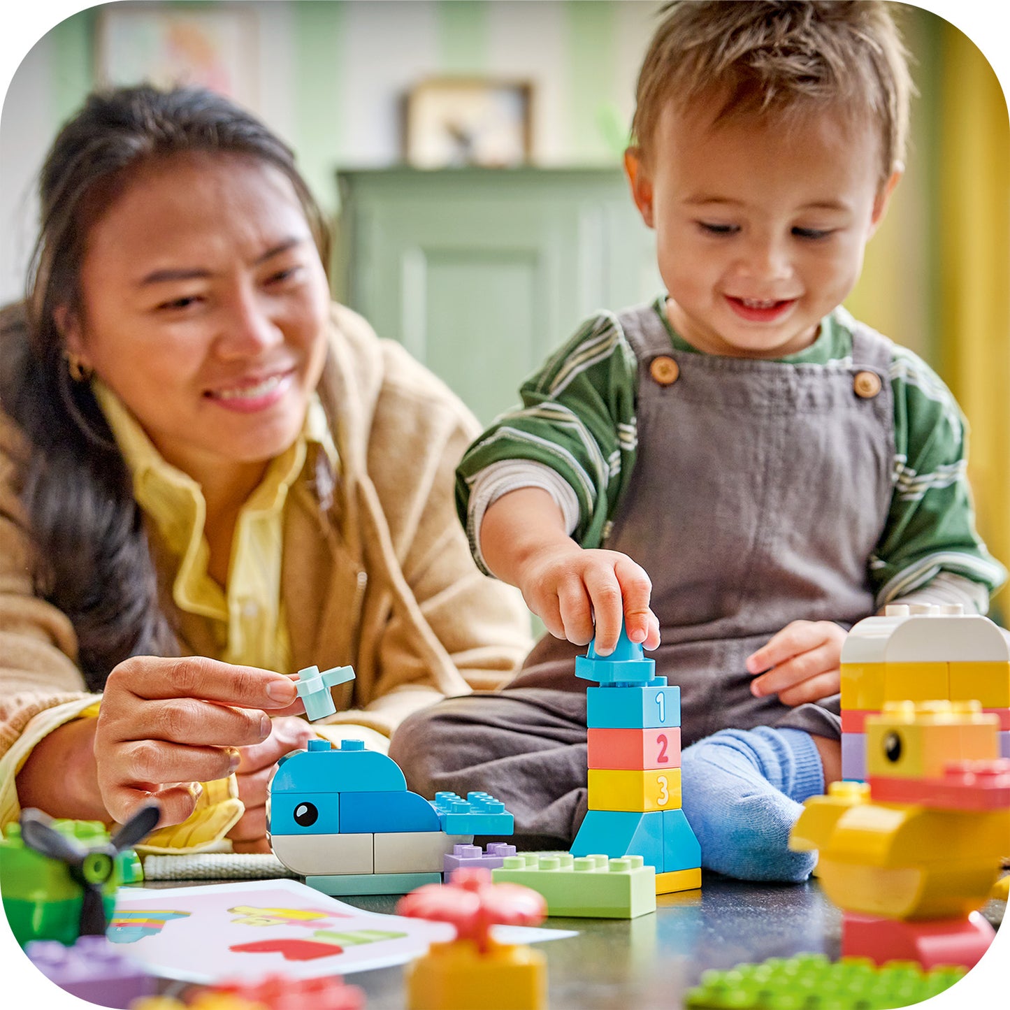 LEGO DUPLO Kleurrijke Creatieve Doos - Bouwpakket voor Kinderen met Cijferstenen, Dieren, Voertuigen en Speelgoed Eten - Cadeau voor Jongens en Meisjes vanaf 1 Jaar - 10479