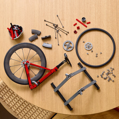 LEGO Icons Racefiets - Bouwpakket voor Volwassenen - Fiets met Rubberen Banden, Versnellingen en Achterstandaard - Slaapkamer Decoratie - Cadeau-idee voor Wielerfans - 11380