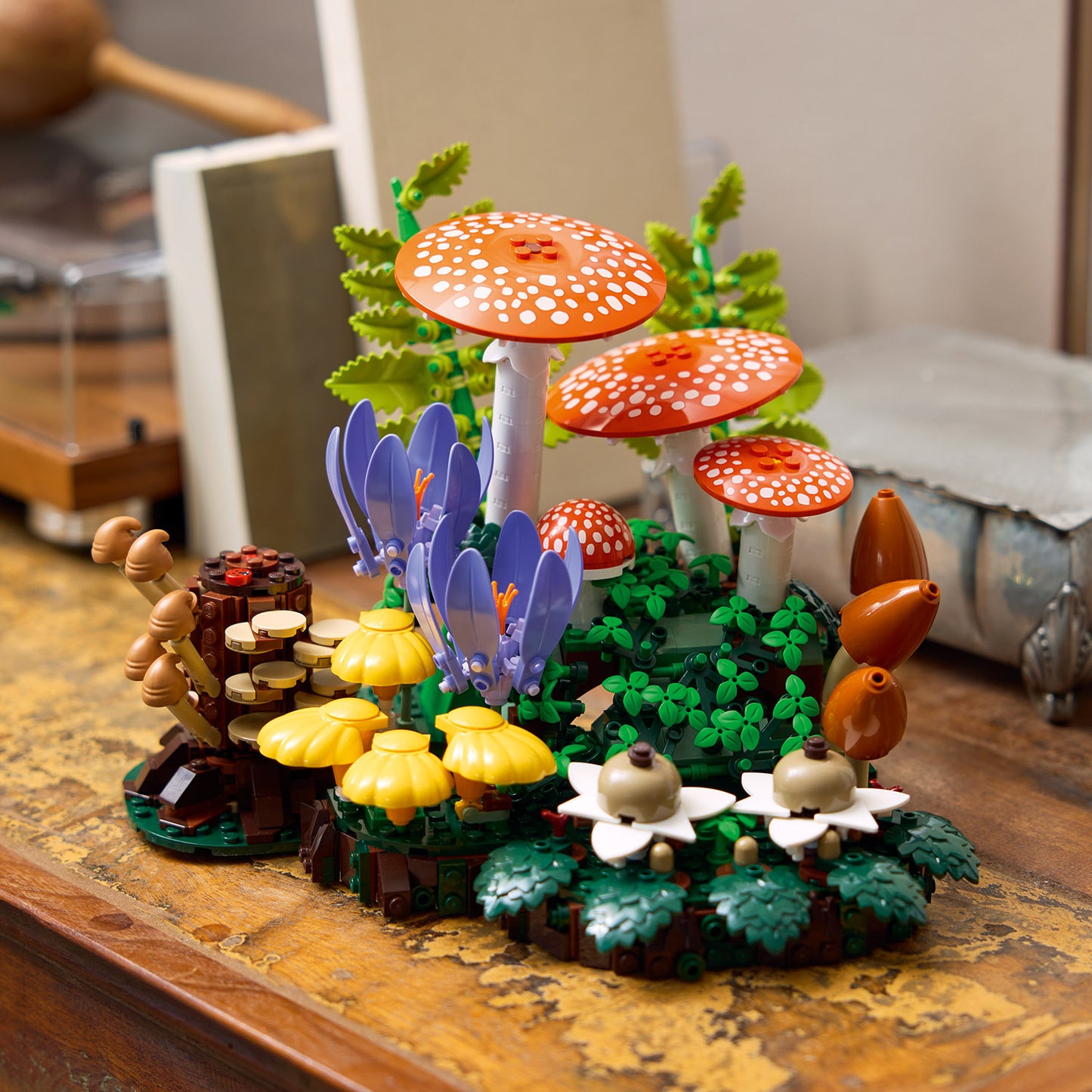 LEGO Botanicals Bospaddenstoelen - Kunstplanten Bouwpakket voor Volwassenen - Incl. een Paddenstoel en Nepbloemen - Woondecoratie en Bureau-Accessoire - DIY Cadeau voor Vrouwen en Mannen 11505