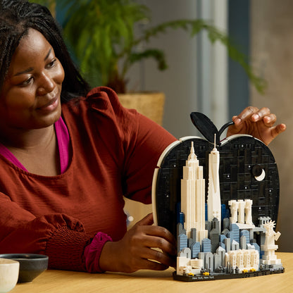 LEGO Architecture New York City – The Big Apple Bouwpakket voor Volwassenen met Bezienswaardigheden incl. Empire State Building en Brooklyn Bridge - Woondecoratie of Kantoor Decoratie - Cadeau 21066