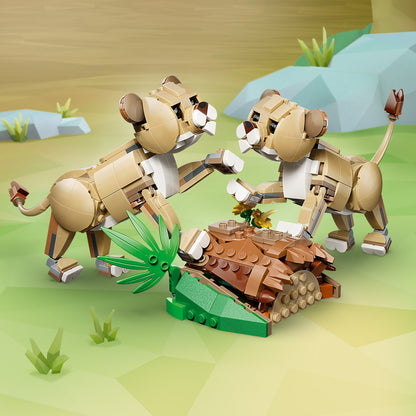 LEGO Creator 3in1 Wilde Dieren: Majestueuze Leeuw Speelgoed - Dieren Figuur Verandert in Leeuwin en 2 Welpen - Kinderkamer Decoratie - Cadeau voor Meisjes en Jongens Vanaf 9 Jaar - 31386
