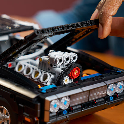 LEGO Technic Fast and Furious Dodge Charger R/T Auto Bouwpakket voor Volwassenen - Verzamelbare STEM Set met V8-motor en Vering - Nostalgisch Cadeau voor Mannen, Vrouwen en Fans - 42231