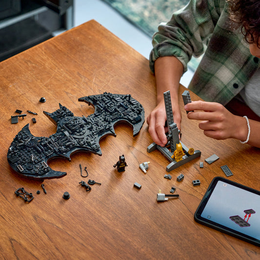 LEGO DC Batman Logo – Superhelden Speelgoed voor Kinderen met 2 Minifiguren – 3D DIY Kinderkamer Decoratie – Cadeau voor Jongens vanaf 12 jaar en Fans – 76330