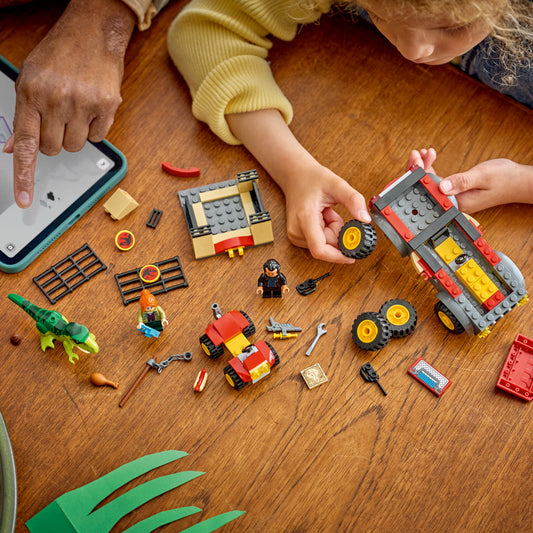 LEGO Jurassic World Jonge T. Rex Transporttruck - Speelgoed Dinosaurus voor Kinderen - Bouwpakket met T. Rex Figuur, 2 Minifiguren en Terreinwagen - Cadeau voor Jongens en Meisjes vanaf 4 Jaar 77978