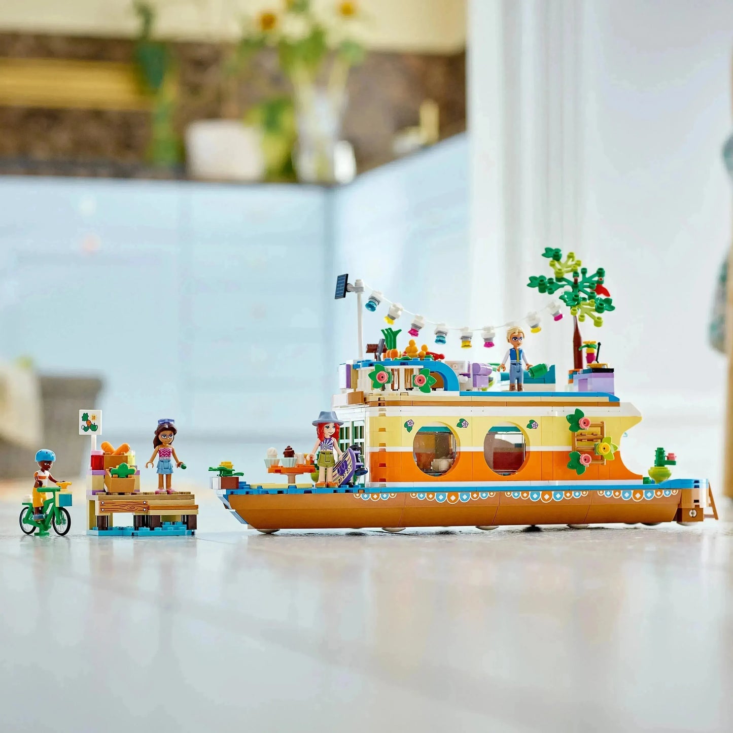 LEGO Woonboot op het kanaal 41702 Friends
