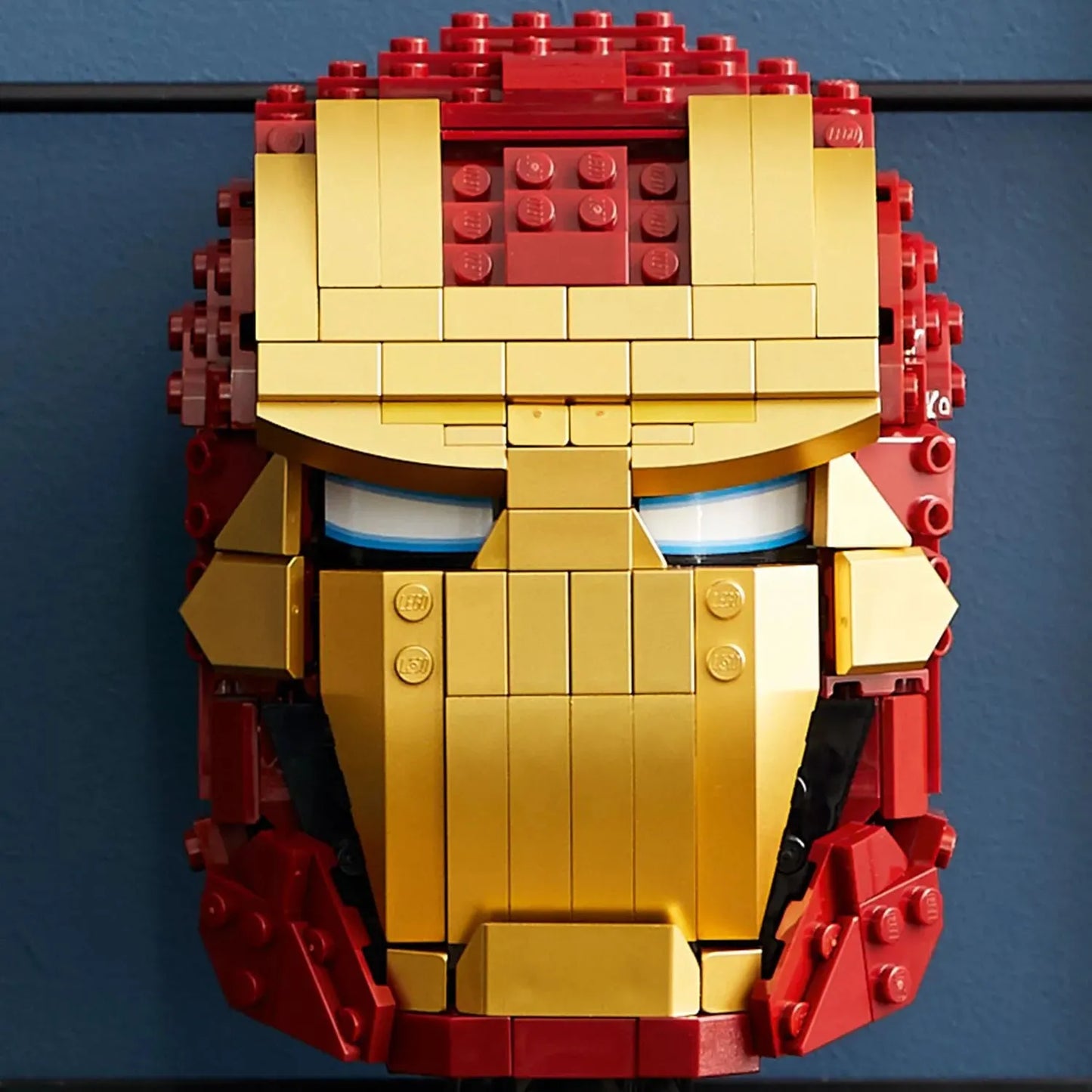LEGO Iron Man Helmet 76165 Avengers