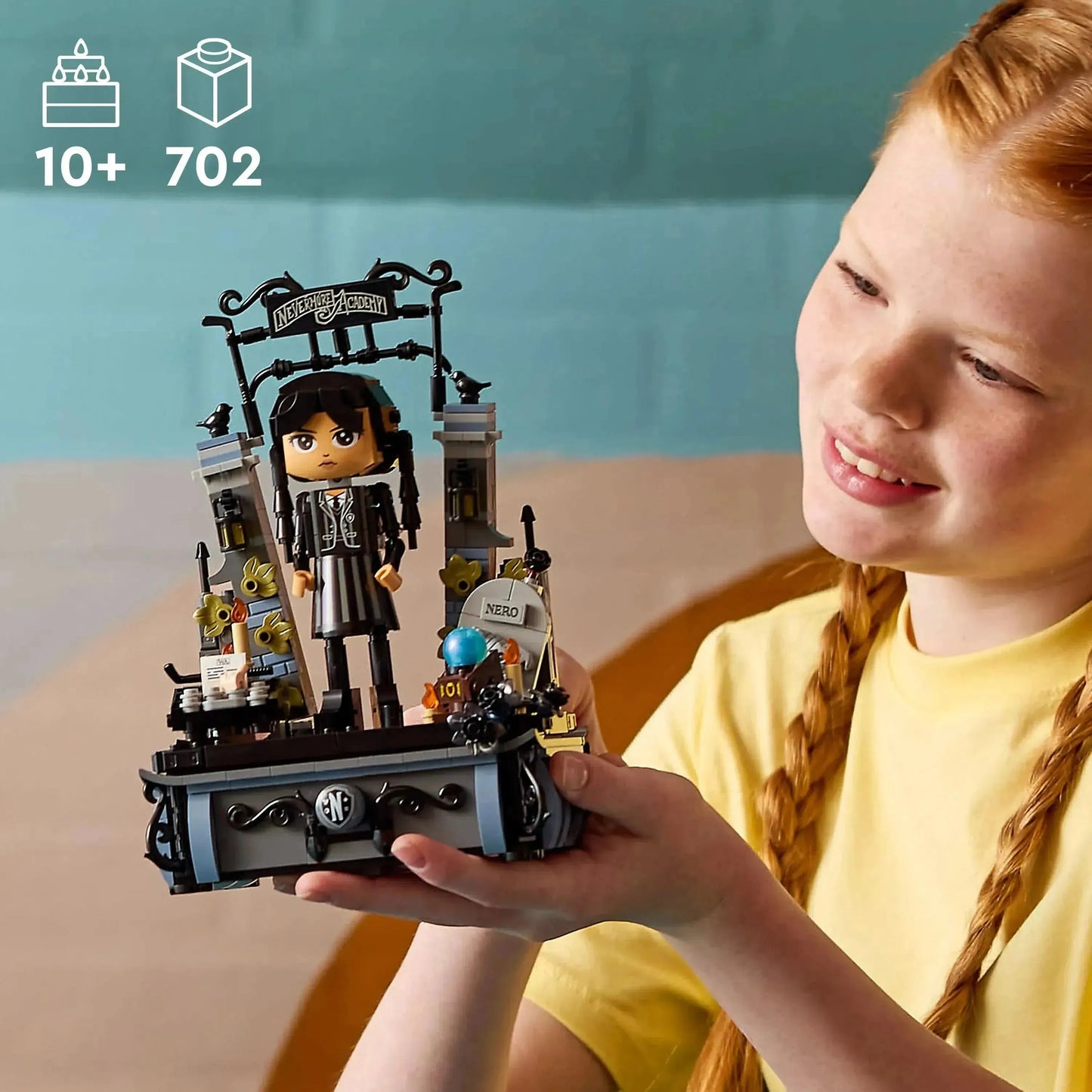 LEGO Wednesday Addams figuur 76780 Wednesday