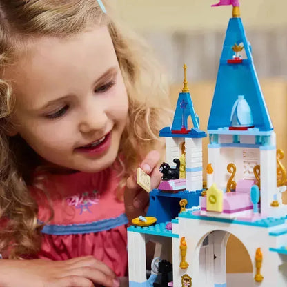 LEGO Assepoesters kasteel en paardenkoets 43275 Disney