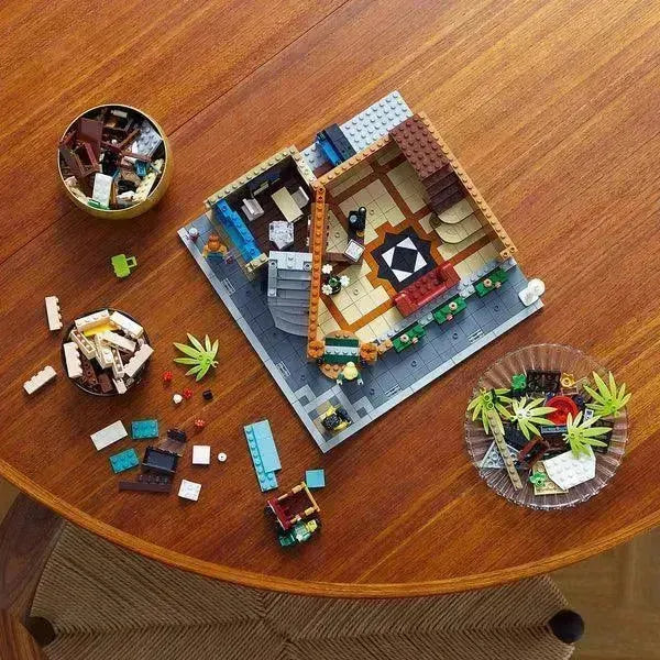 LEGO Boetiekhotel 10297 Creator Expert (€. 15,00 per week + €. 50,00 borg) LEGO ICONS @ 2TTOYS | Official LEGO shop😊🥰 LEGO €. 15.00