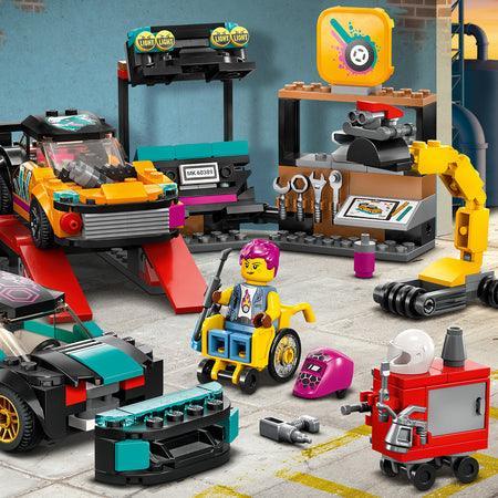 LEGO Custom Car Garage 60389 City LEGO CITY @ 2TTOYS LEGO €. 42.49